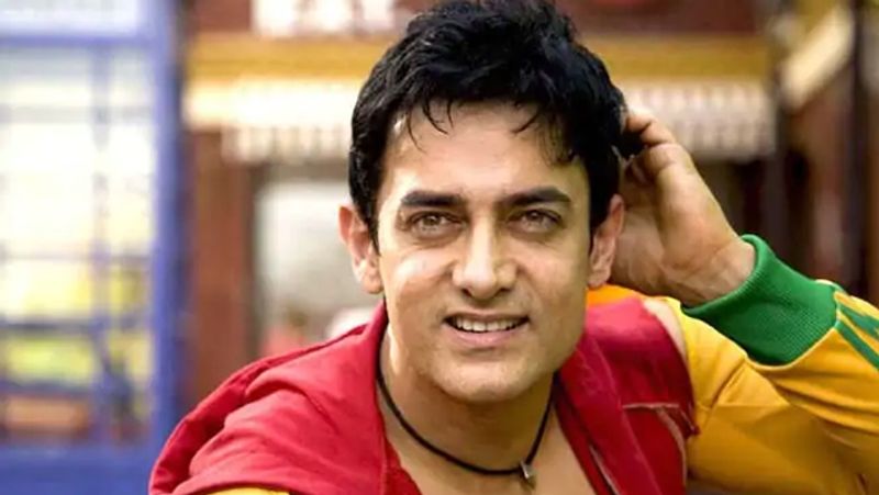 <p>ಬಾಲಿವುಡ್ನ ಅದ್ಭುತ ನಟ, ನಿರ್ದೇಶಕರಲ್ಲಿ ಒಬ್ಬರಾದ ಆಮೀರ್ ಖಾನ್ ನಿವ್ವಳ ಮೌಲ್ಯ 180 ಮಿಲಿಯನ್ ಡಾಲರ್ (1314 ಕೋಟಿ ರೂಪಾಯಿಗಳು). ಅಷ್ಟೇ ಅಲ್ಲ, ಅವರ ವಾರ್ಷಿಕ ಆದಾಯ ಸುಮಾರು 153 ಕೋಟಿ ರೂ.</p>
<p><br />
</p>