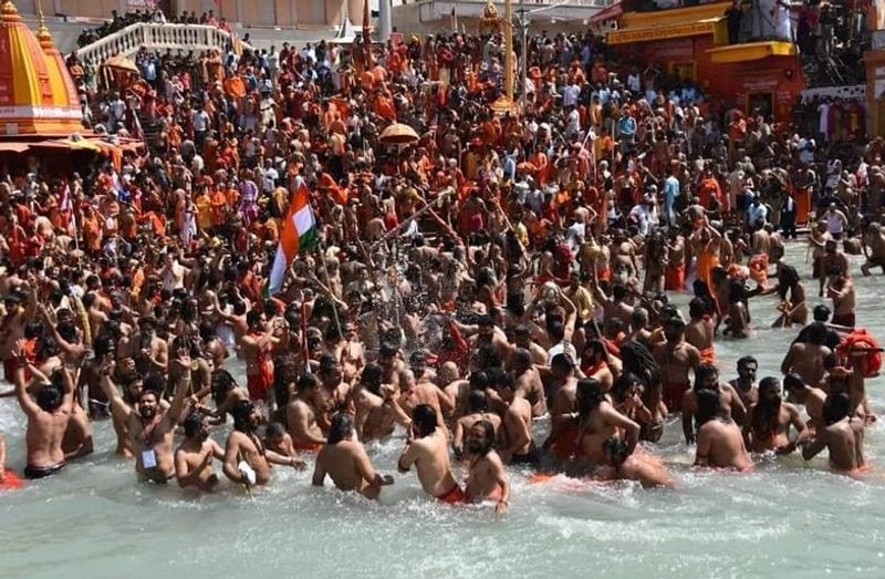 661 करोड़ से किए जा रहे 203 कार्य
मेलाधिकारी दीपक रावत ने बताया कि कुंभ मेले की व्यवस्थाओं के लिए 661 करोड़ के 203 निर्माण कार्य किए जा रहे हैं। इनमें अधिकतर स्थायी कार्य पूरे हो चुके। जबकि अस्थायी निर्माण कार्य तेजी से किए जा रहे हैं। उन्होंने कुंभ के कार्यों की जानकारी दी। जबकि आईजी मेला संजय गुंज्याल ने सुरक्षा व्यवस्था को लेकर प्रस्तुतीकरण दिया।
