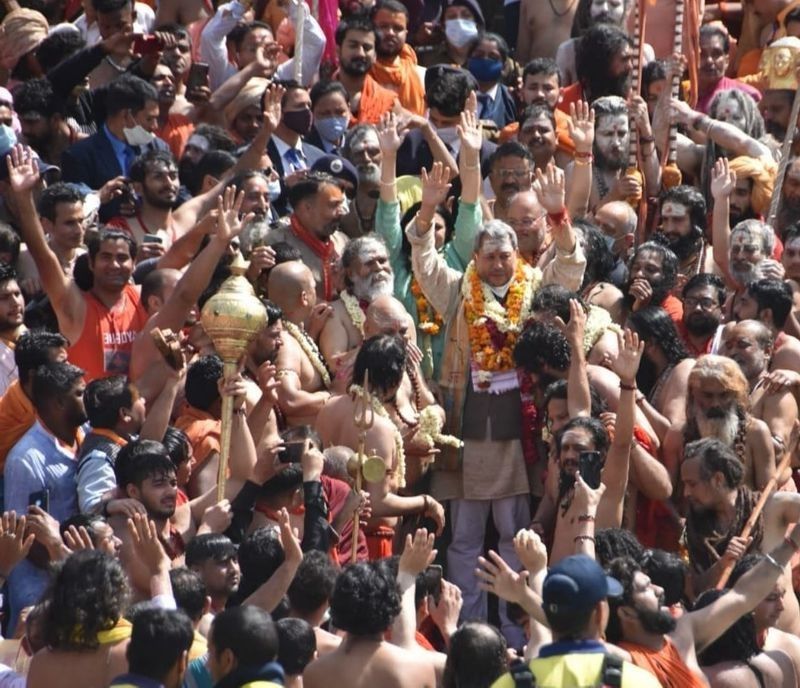 <p> কথিত আছে, এই দিনে শিব-উপাসক বাণরাজা দ্বারকাধীশ কৃষ্ণের সঙ্গে যুদ্ধে ক্ষত-বিক্ষত হয়ে মহাদেবের উপাসনা করেন। </p>