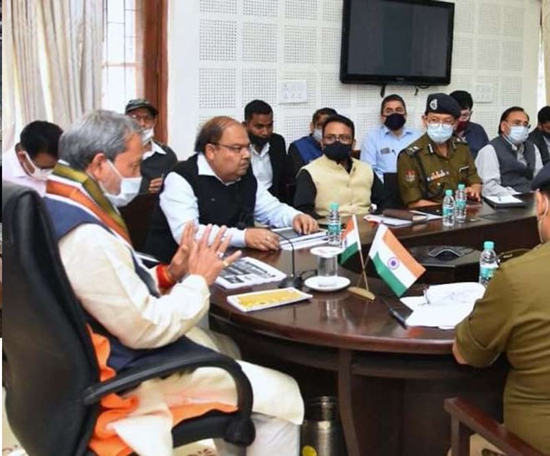 सीएम ने बताया, क्यों किए ऐसा
सीएम तीरथ सिंह रावत ने कहा कि कोविड निगेटिव रिपोर्ट लाने की बाध्यता हटाने का फैसला इसलिए लिया गया, क्योंकि कुंभ के लिए हरिद्वार आने वाले लोगों के मन में इससे जुड़े भ्रम थे, इसलिए जरूरी था कि इन सभी संशयों को दूर कर दिया जाए।
