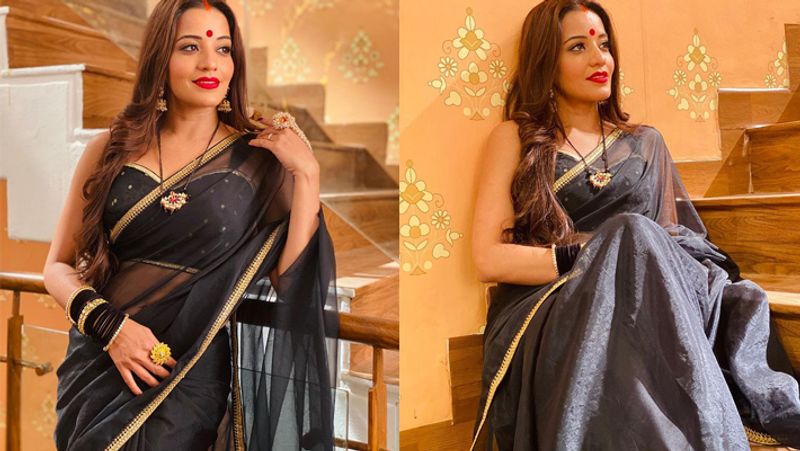 फिर चाहें ट्रेडिशनल आउटफिट हो या फिर वेस्टर्न, मोनालिसा का हर अंदाज फैन्स को पसंद आता है। यही नहीं एक्ट्रेस हसबेंड संग कभी फनी वीडियोज से तो कभी डांस कर फैन्स को एंटरटेन करती रहती हैं।
