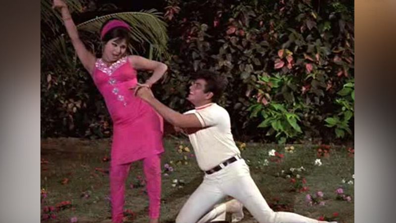 उन्होंने बताया- जब इंडस्ट्री में काम करना शुरू किया था, तब कोई डिजाइनर नहीं था और मुझे जो सही लगता था उसे पहनते थे। सफेद कपड़े पहनने इसलिए शुरू कर दिए क्योंकि मुझे किसी के बताया था कि मैं सफेद ड्रेस में पतला दिखता हूं।