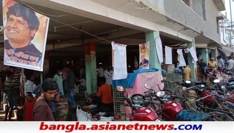 <p> সূত্রের খবর সেই ঘটনায় ক্ষুব্ধ রাজ্য তৃণমূল নেতৃত্ব। তাকে প্রার্থী করিনি। নির্বাচনে তারপর টিকিট না পাওয়ায় বিজেপিতে যোগদান করেন। রবিবার সকাল বেলা বসিরহাট পুরাতন বাজার এলাকার বিভিন্ন জায়গায় বর্তমান বিজেপি কর্মী তথা দিপেন্দু বিশ্বাস কে নিয়ে বিভিন্ন জায়গায় পোস্টার পড়েছে। তাতে লেখা আছে,' দাদা তুমি এগিয়ে চল, আমরা তোমার সঙ্গে আছি।' </p>