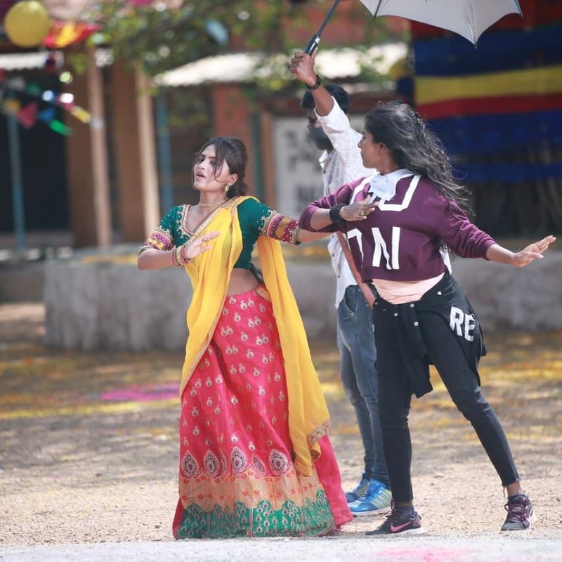 విడుదలైన ఒక్కరోజులోనే ఇది రెండున్నర లక్షల వ్యూస్ని సంపాదించుకోవడం విశేషం. మాస్ బీట్లో సాగే ఈ పాటు నిజంగానే దుమ్ములేపుతుందని చెప్పొచ్చు.