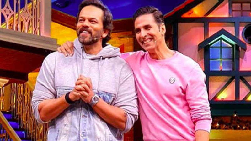 रोहित शेट्टी ने अपने इंस्टाग्राम पर एक वीडियो शेयर कर लिखा- डियर ऑडियंस और मेरे एक्टर्स के फैन क्लब। मैं जानता हूं कि आपने पूरे एक साल सूर्यवंशी की रिलीज का बेसब्री से इंतजार किया है और हमारे लिए इससे बड़ी खुशी नहीं हो सकती कि हमारी फिल्म 30 अप्रैल 2021 को सिनेमाघरों में रिलीज हो रही है। 