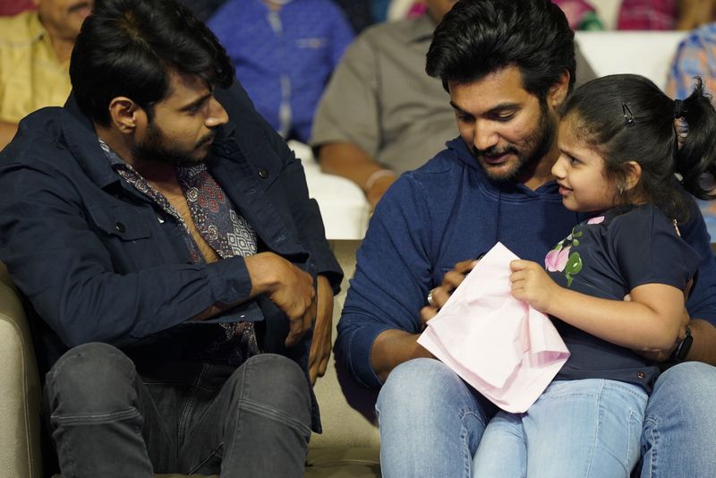 `శశి` ప్రీ రిలీజ్ ఈవెంట్ ఫోటోలు.