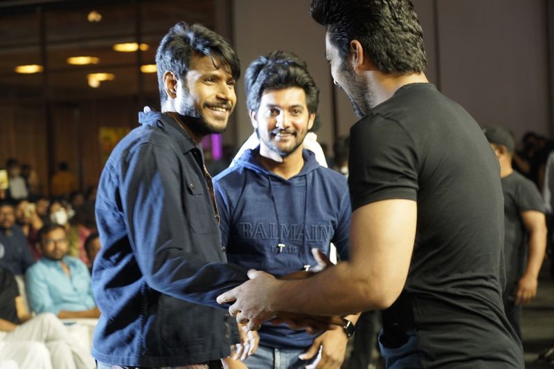 `శశి` ప్రీ రిలీజ్ ఈవెంట్ ఫోటోలు.