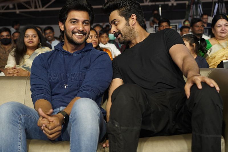 `శశి` ప్రీ రిలీజ్ ఈవెంట్ ఫోటోలు.