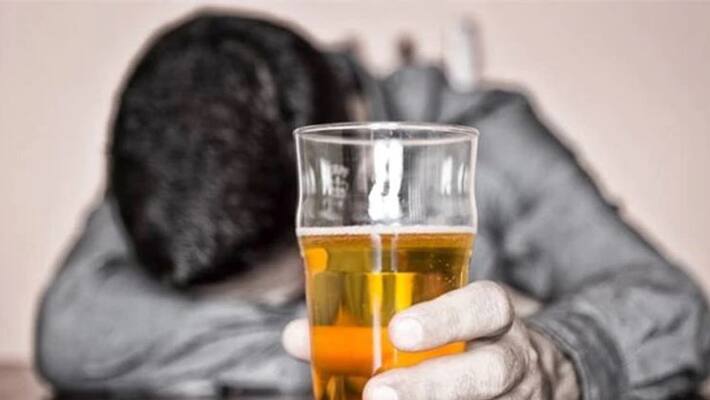 Pratapadh 4 people from same village died due to drinking poisonous liquor, 4 police personnel including Thanedar suspended asa Pratapadh 4 people from same village died due to drinking poisonous liquor, 4 police personnel including Thanedar suspended asa