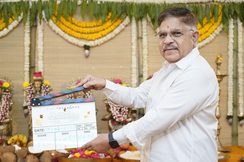 క్లాప్ కొడుతున్న నిర్మాత అల్లు అరవింద్