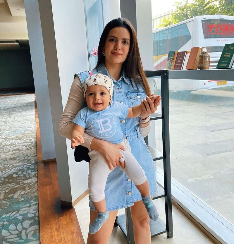Earlier this week, Natasa had shared a cute photo with Agasta, which was supposedly clicked either at the venue or the team hotel.
