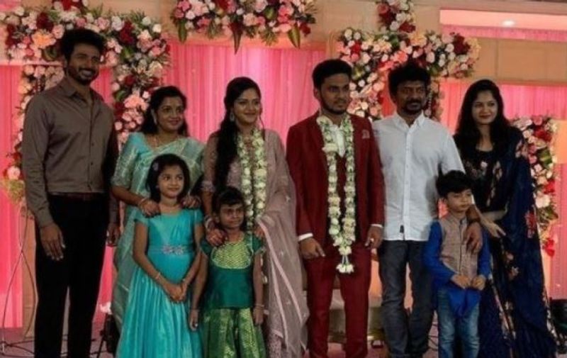 சிவகார்த்திகேயன் மனைவி மற்றும் மகளுடன் திருமண விசேஷம் ஒன்றில் கலந்து கொண்டபோது, இந்த புகைப்படம் எடுக்கப்பட்டுள்ளது. இந்த புகைப்படம் வைரலாக பார்க்கப்பட்டு வருகிறது.