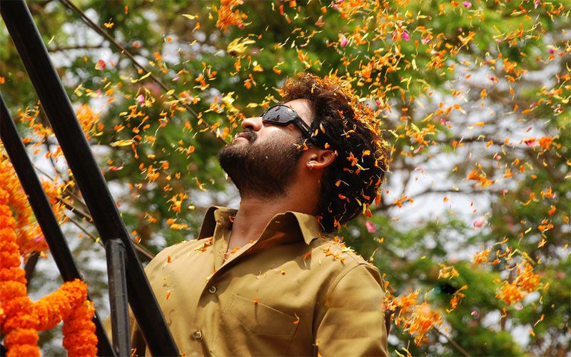 టీడీపీ పార్టీ ఘోర ఓటమి తరువాత చాలా మంది టీడీపీ కార్యకర్తలు అధినేత చంద్రబాబు నాయకత్వాన్ని ప్రశ్నిస్తున్నారు. నాయకత్వ మార్పు కావాలని, జూనియర్ ఎన్టీఆర్ రంగంలోకి దిగాలని కోరుకుంటున్నారు.