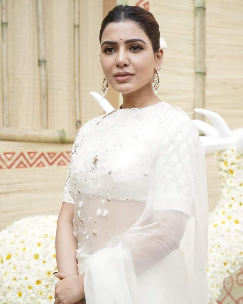 ఇక ఫిట్నెస్ ఫ్రీక్ అయిన ఆమె వ్యాయామం, ఆహారం విషయంలో చాలా స్ట్రిక్ట్ గా ఉంటారు.