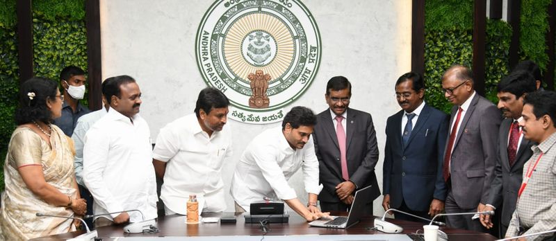 ఆంధ్ర ప్రదేశ్ దేవాదాయ పరిధిలోని అన్ని దేవాలయాలను టెంపుల్ మేనేజ్మెంట్ సిస్టంలోకి తీసుకువస్తున్నట్లు ముఖ్యమంత్రి వైఎస్ జగన్ తెలిపారు. దేవాలయాల సమాచారం, ఆన్లైన్ సర్వీసులు, యాత్రికులకు అవసరమైన సేవలు, దేవాలయాల ప్రొఫైల్స్, ఆస్తుల నిర్వహణ, క్యాలెండర్, సేవలు, పర్వదినాల నిర్వహణ, ఆదాయం, ఖర్చుల వివరాలు, డాష్బోర్డు, సిబ్బంది వివరాలు ఇవన్నీ కూడా టెంపుల్ మేనేజ్ మెంట్ వ్యవస్థలో ఉంటాయన్నారు.