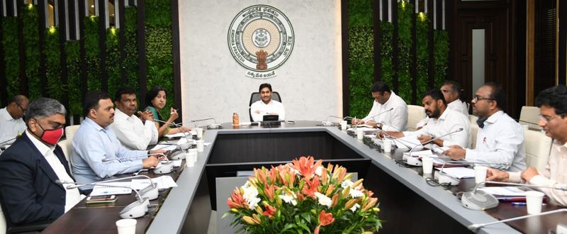 ఈ కార్యక్రమంలో దేవాదాయశాఖ మంత్రి వెల్లంపల్లి శ్రీనివాసరావు, మచిలీపట్నం ఎంపీ వల్లభనేని బాలశౌరి, దేవాదాయశాఖ ముఖ్య కార్యదర్శి వాణిమోహన్, ఎండోమెంట్ కమిషనర్ అర్జున రావు, యునియన్ బ్యాంక్ ఆఫ్ ఇండియా ఎండి అండ్ సిఈఓ రాజ్ కిరణ్ రాయ్ జి, ఎస్ఎల్బిసి కన్వీనర్ వి.బ్రహ్మనందరెడ్డి, ఎస్ఎల్బిసి ఏజీఎం అండ్ కోఆర్డినేటర్ ఇ.రాజుబాబు, రీజనల్ హెడ్ వి రమేష్ తదితరులు పాల్గొన్నారు.