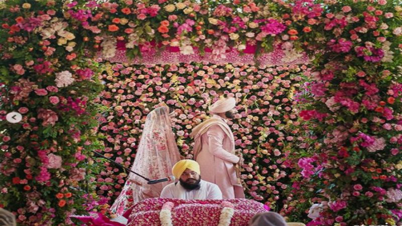 बता दें कि जसप्रीत और संजना की शादी पंजाबी रिति-रिवाज से गुरुद्वारे में हुई है। सोमवार को सुबह आनंद कारज की रस्म अदा की गई और दोनों हमेशा-हमेशा के लिए एक दूसरे के हो गए।