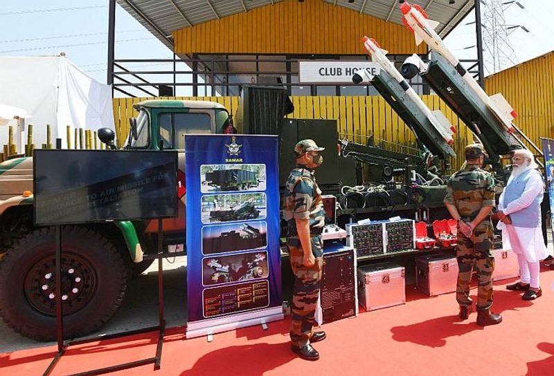 India's arms imports dipped by 33 per cent in a decade due to complex procurement process and reduce its dependency on other countries, according to data published by Stockholm-based defence think-tank SIPRI on Monday.
As per the report, Russia was the most affected supplier. The United States arms export to India also witnessed a decline of 46 per cent.
"The drop in Indian arms imports seems to have been mainly due to its complex procurement processes, combined with an attempt to reduce its dependence on Russian arms. India is planning large-scale arms imports in the coming years from several suppliers," the report said.