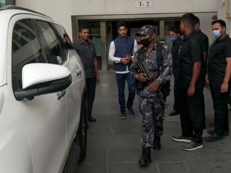 <p>বিজেপিতে যোগ দেওয়ার পর গত রবিবার তৃতীয় ও চতুর্থ দফার প্রার্থী তালিকা ঘোষণা করে পদ্ম শিবির। সেখানে হাই প্রোফাইল চন্ডীতলা কেন্দ্র থেকে প্রার্থী করা হয় যশকে।</p>