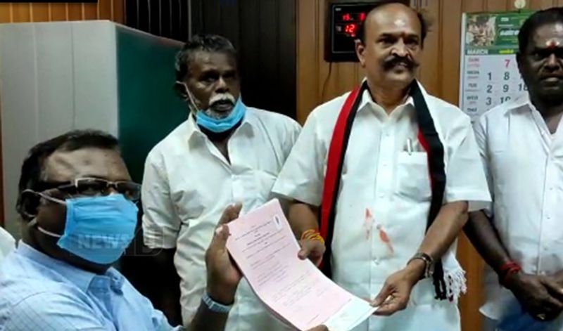 தூத்துக்குடி மாவட்டம் கோவில்பட்டி சட்டமன்ற தொகுதியில் போட்டியிட அமைச்சர் கடம்பூர் ராஜு வேட்பு மனு தாக்கல் செய்தார்.