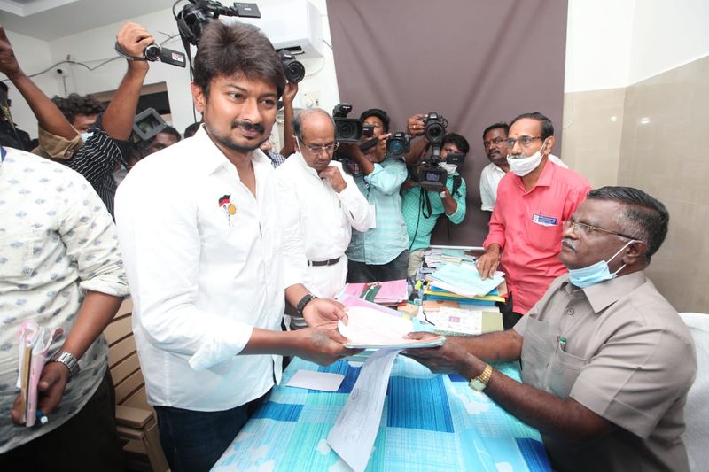 திமுக சார்பில் சேப்பாக்கம்- திருவல்லிக்கேணி தொகுதியில் போட்டியிடும் உதயநிதி ஸ்டாலின் இன்று தனது முதல் வேட்பு மனுவை தாக்கல் செய்தார்.
