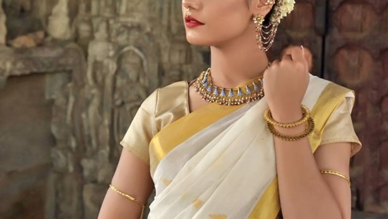 2. सपने में कोई स्त्री एक से अधिक आभूषण पहने दिखें तो पति की उन्नति होती है।
