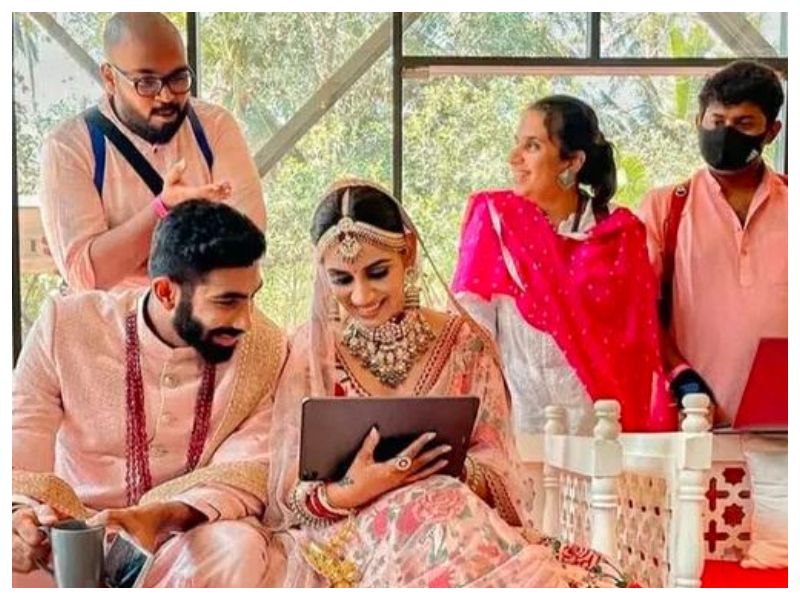 গোয়ার এক বিলাস বহুল হোটেলে দুই পরিবার ও ঘনিষ্ঠ আত্মীয়দের নিয়ে সম্পন্ন হল বিয়ের অনুষ্ঠান। মোট আমন্ত্রিতের সংখ্যা ছিল ২০-২৫ জন।