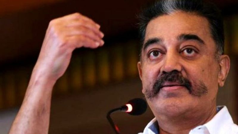 DMK ने अपने घोषणा पत्र में पेट्रोल और डीजल की कीमत 5 और 4 रुपए घटाने का वादा किया है। वहीं, हर सिलेंडर पर 100 रुपए की सब्सिडी देने की घोषणा की। इन दोनों की लड़ाई में मक्कल नीधि मय्यम(MNM) पार्टी के प्रमुख अभिनेता कमल हासन का कहना है कि DMK ने उनका एजेंडा चोरी किया है।
