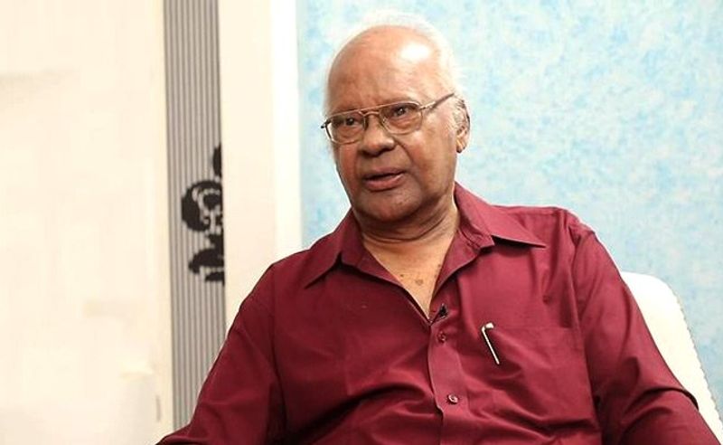 సీనియర్ నటుడు రావి కొండలరావు 80-90లలో వెండితెరపై ఓ వెలుగు వెలిగారు. అసిస్టెంట్ డైరెక్టర్ కెరీర్ ప్రారంభించిన రావి కొండలరావు దర్శకుడిగా కొన్ని సినిమాలు తెరకెక్కించారు. నటుడిగా, దర్శకుడిగా, రచయితగా ఏళ్ల తరబడి చిత్ర పరిశ్రమకు సేవలు చేసిన రావి కొండలరావు జులై 28,2020న 88ఏళ్ల వయసులో కన్నుమూశారు.