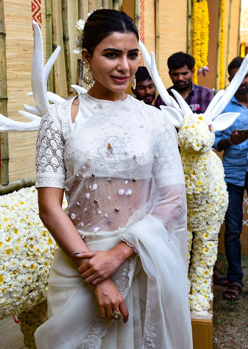 மெல்லிய சேலையில் பேரழகியாய் சமந்தா 