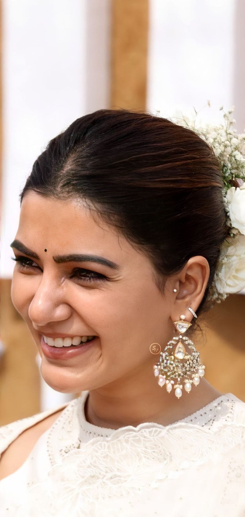 ரசிகர்கள் மனதை கொள்ளை கொள்ளும் அழகு சிரிப்பு 