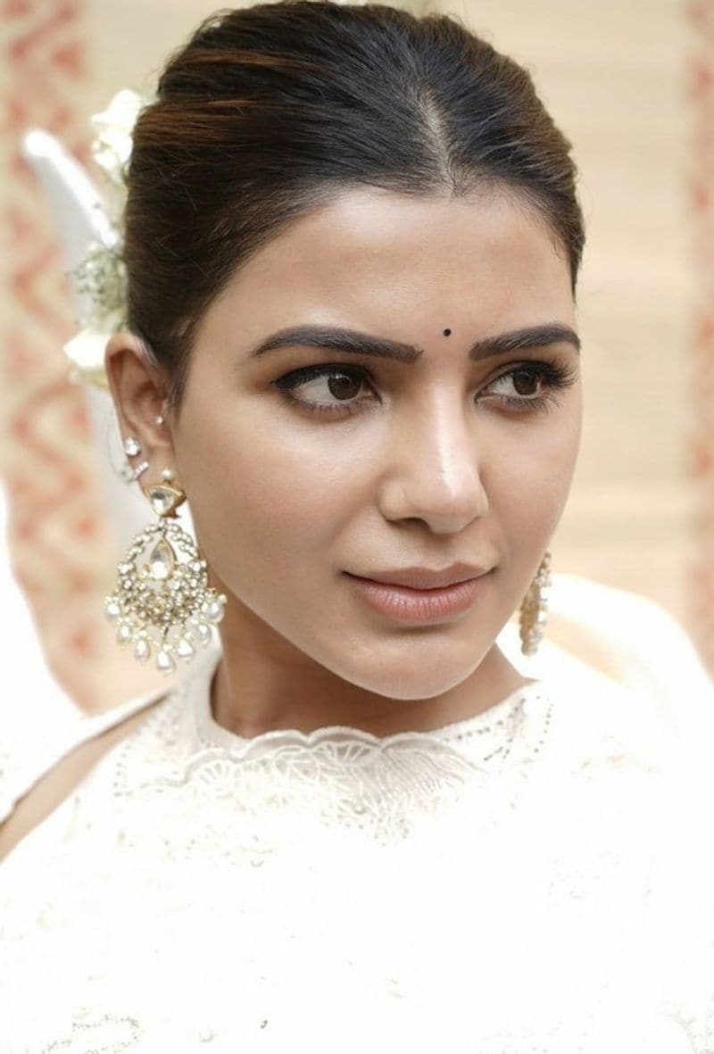 கண்களால் ரசிகர்கள் உள்ளங்களை கைது செய்யும் சமந்தா 