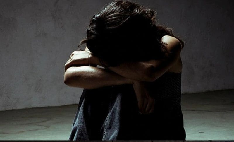 पीड़ित बेटी की हालत देखकर मां और आसपास के लोगों में आक्रोश है मां का कहना है कि उनकी बेटी के साथ ऐसी हैवानियत करने वाले दरिंदों को फांसी लटकाना चाहिए, वह इन हैवानों को लिए फांसी की मांग करती हैं। ताकि दूसरे लोग किसी और बेटी के साथ ऐसी दरिंदगी नहीं कर सकें।