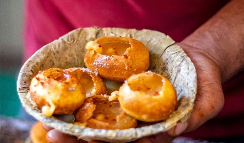 मोटापे से परेशान लोगों की बॉडी से अतिरिक्त चर्बी हटाने में गोलगप्पे काफी मदद करते हैं। जी हां, वेट लूज करने में गोलगप्पे काफी हेल्दी ऑप्शन है। इससे आपका वजन काफी आसानी से कम हो जाएगा