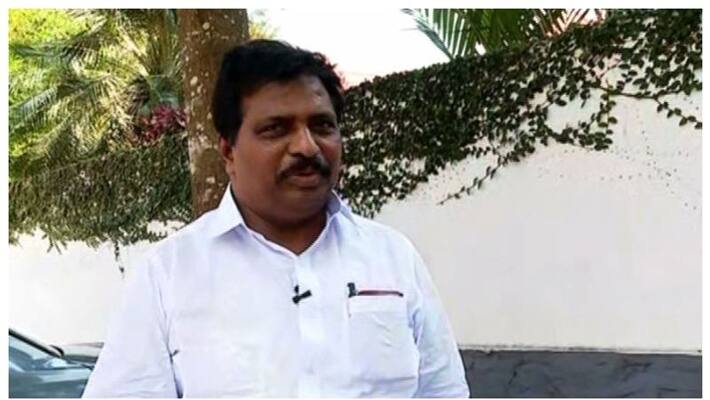 Congress MP Kodikkunnil Suresh Slips In Parliament Corridor Congress MP Kodikkunnil Suresh Slips In Parliament Corridor