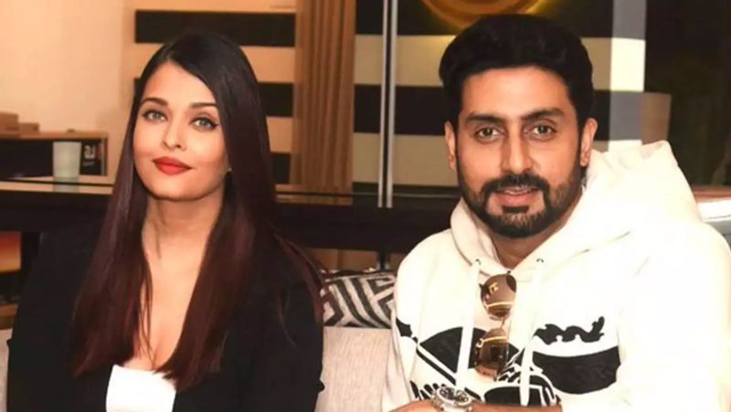 <p><br />
অভিষেক সেই ভিডিও ক্লিপিংস শোনার পরেই প্রচন্ড রেগে গেছিলেন। সংবাদমাধ্যম যখন অভিষেককে তাদের বিচ্ছেদ নিয়ে প্রশ্ন করে তখনও অভিনেতা বেজায় চটে গিয়েছিলেন।</p>