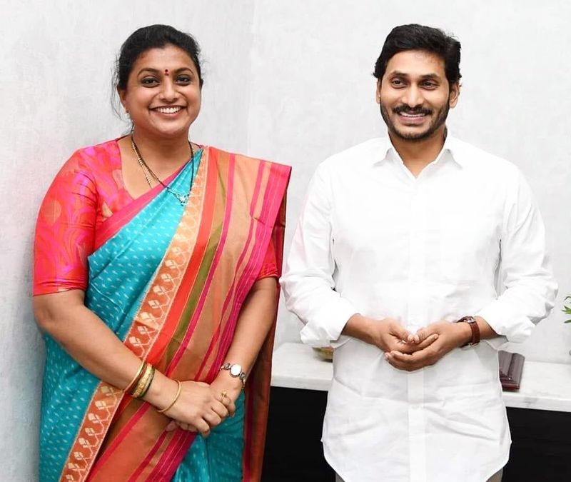 ஒய்எஸ்ஆர் காங்கிரஸ் கட்சி இணைந்து தீவிர அரசியலில் ஈடுபட்டு வரும் ரோஜா, ஆந்திர மாநிலம் நகரி தொகுதி எம்.எல்.ஏ.வாக பதவி வகித்து வருகிறார். 
