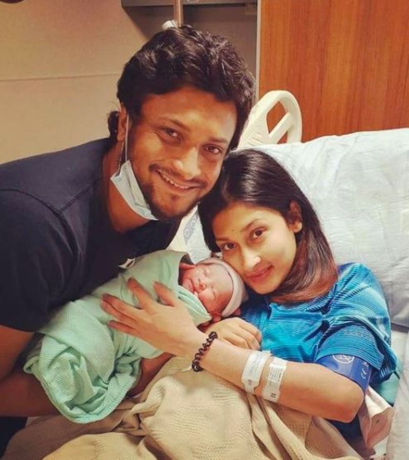 এরপর ২০২০ সালে দ্বিতীয়বার বাবা হন শাকিব আল হাসান। ২০২০ সালের ২৪ এপ্রিল দ্বিতীয় সন্তানের বাবা হয়েছিলেন শাকিব। মেয়ের নাম রেখেছিলেন এরাম হাসান।