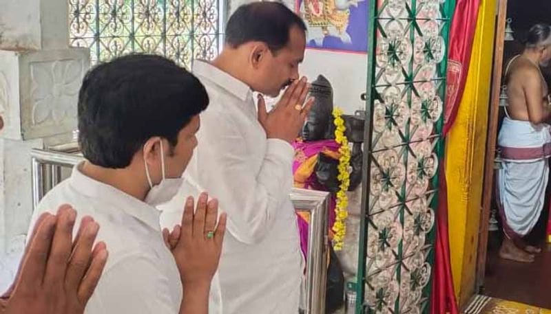 వైసీపీ అభ్యర్ధిగా ప్రకటించిన తర్వాత డాక్టర్ గురుమూర్తి నర్సరావుపేట ఎమ్మెల్యే గోపిరెడ్డి శ్రీనివాస్ రెడ్డితో కలిసి ఆలయంలో పూజలు నిర్వహించారు.