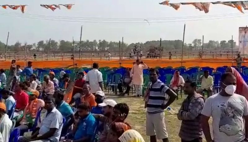 <p>এদিন তিনি বেলদার সভামঞ্চে বক্তব্যে বলেন- এখানে রামের নাম নিলে তৃণমূল সরকারের আপত্তি হয় কেন? কিন্তু এটা বলতে পারি যেখানেই রামের বিরোধিতা করা হয়েছে সেখানেই জনতার জবাব পেয়েছে সরকার। এই ভুলটাই উত্তর প্রদেশের আগের একটি সরকার করেছিল। তার কি অবস্থা হয়েছে আপনারা দেখতে পাচ্ছেন।<br />
</p>