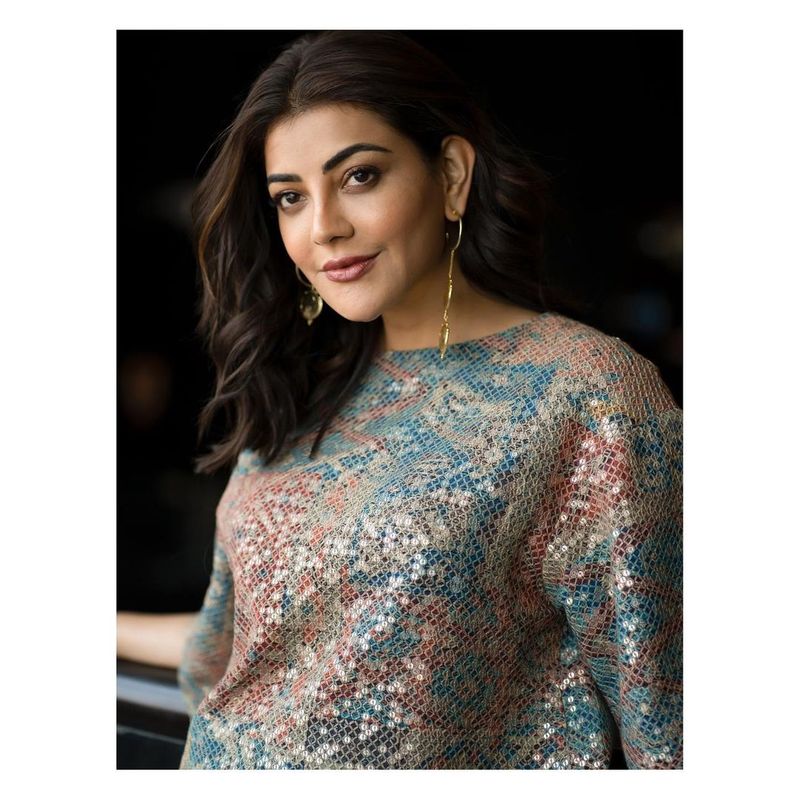 కాగా కాజల్ చిన్నప్పటి నుండి తనను వేధిస్తున్న ఓ సమస్యను ఫ్యాన్స్ తో పంచుకున్నారు. ప్రతి ఉదయం నిద్ర లేవడం తనకు చాలా ఇబ్బందిగా ఉంటుందట. ఎరుపెక్కిన నిద్ర కళ్ళతో ఆమె ఇబ్బంది పడుతూ ఉంటారట.