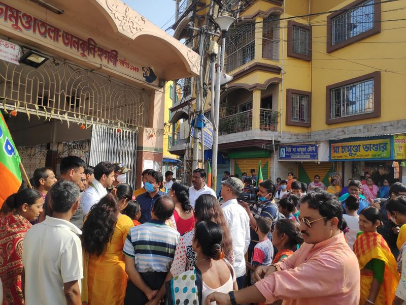 <p>৪-৭ পর্যন্ত তিনি থাকবেন ৯ ও ১৩ নম্বর ওয়ার্ডের প্রচারে। এরপর আটা পর্যন্ত থাকবেন তিনি কৃষ্ণরামপুর বরপাড়াতে। </p>