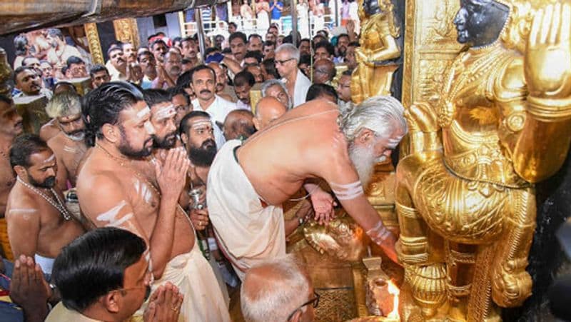 मंदिर में आने से पहले 41 दिनों तक व्रत रखना पड़ता है। कहते हैं कि जो कोई तुलसी या रुद्राक्ष की माला पहनकर, सिर पर नैवेद्य(प्रसाद) की पोटली रखकर मंदिर पहुंचता है, उसकी हर मनोकामना पूरी होती है। यहां माला पहनने वाला भक्त स्वामी कहलाता है।
