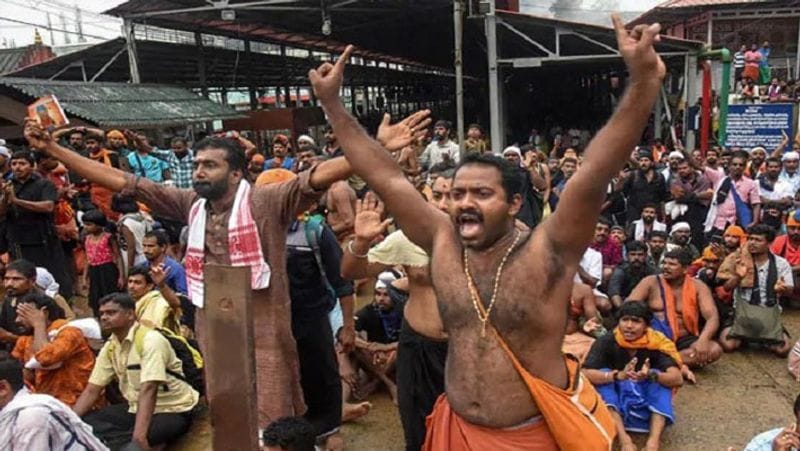 कहते हैं कि यहां होने वाली महाआरती की दिव्यज्योति के दर्शन मात्र से सारी परेशानियां दूर हो जाती हैं। पुराने बुरे कर्मों से भी छुटकारा मिल जाता है।