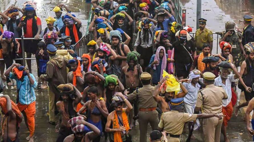 Punyam Poonkavanam activists raise anti-plastic awareness in Sabarimala Punyam Poonkavanam activists raise anti-plastic awareness in Sabarimala