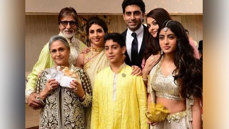 फिल्मों में ना आने को लेकर एक इंटरव्यू में श्वेता ने कहा था- मुझे कभी फिल्मों के ऑफर नहीं आए। ना ही मेरा चेहरा और आवाज हीरोइनों की तरह है। मुझे कैमरा फेस करना भी नहीं आता है। मैं जहां हूं और जो कर रही हूं उसमें खुश हूं।