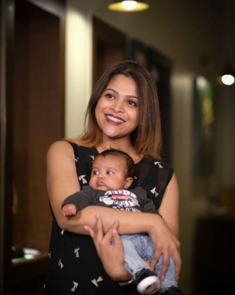 இதனிடையே 3வது முறையாக கீதாஞ்சலி கர்ப்பமானார். Pregnancy belly உடன் கலக்கலான மார்டன் உடையில் விதவிதமான போட்டோ ஷூட்களையும் நடத்தியிருந்தார். அவை அனைத்தும் சோசியல் மீடியாவில் வெளியாகி தாறுமாறு வைரலானது. 