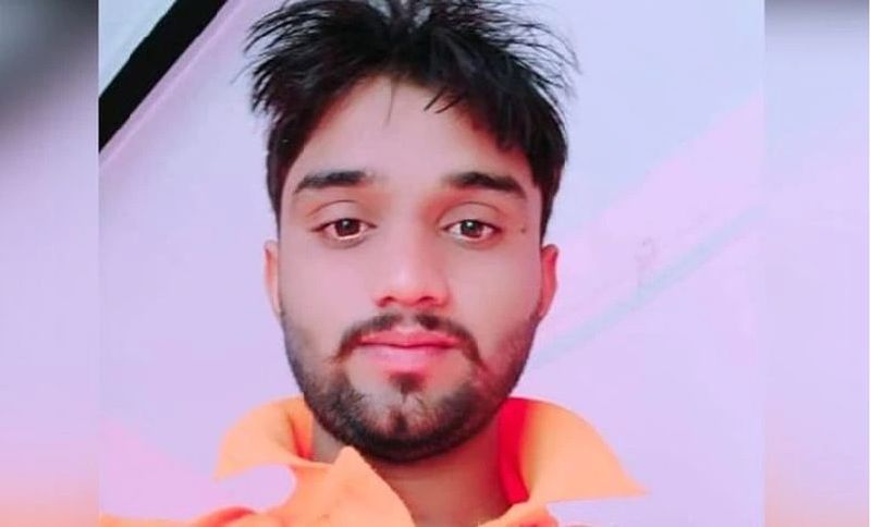 5 घंटे बाद पकड़ा गया था दरिंदा
गाड़ाखेड़ा चौकी प्रभारी शेरसिंह तुरंत मौके पर पहुंचे और मासूम को अस्पताल पहुंचाया। हालत गंभीर होने पर उसे जयपुर रेफर किया गया था। जिसकी हालत अभी भी चिंताजनक है। पुलिस ने घटना के पांच घंटे बाद ही पुलिस ने शाहपुर निवासी आरोपी सुनील को गिरफ्तार कर लिया था।
