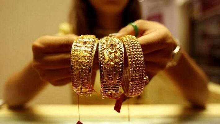 Gold Silver Price on 2 Nov 2021 : Gold became cheaper by Rs 8,500 compared to last year Gold Silver Price on 2 Nov 2021 : Gold became cheaper by Rs 8,500 compared to last year