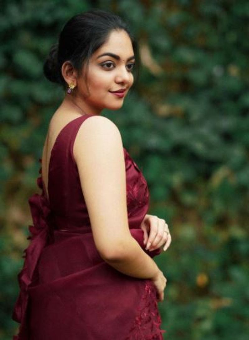 അടി, നാൻസി റാണി തുടങ്ങിയവയാണ് അഹാനയുടെ പുതിയ സിനിമകൾ. അടുത്തിടെയാണ് അഹാന കോവിഡിൽനിന്നും മുക്തി നേടിയത്.